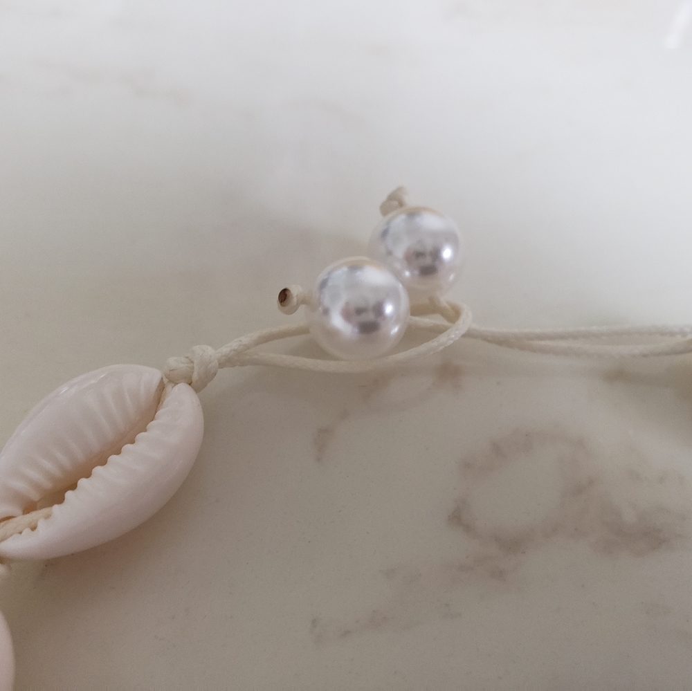 Cowrie shell necklace - Picture 3 of 3